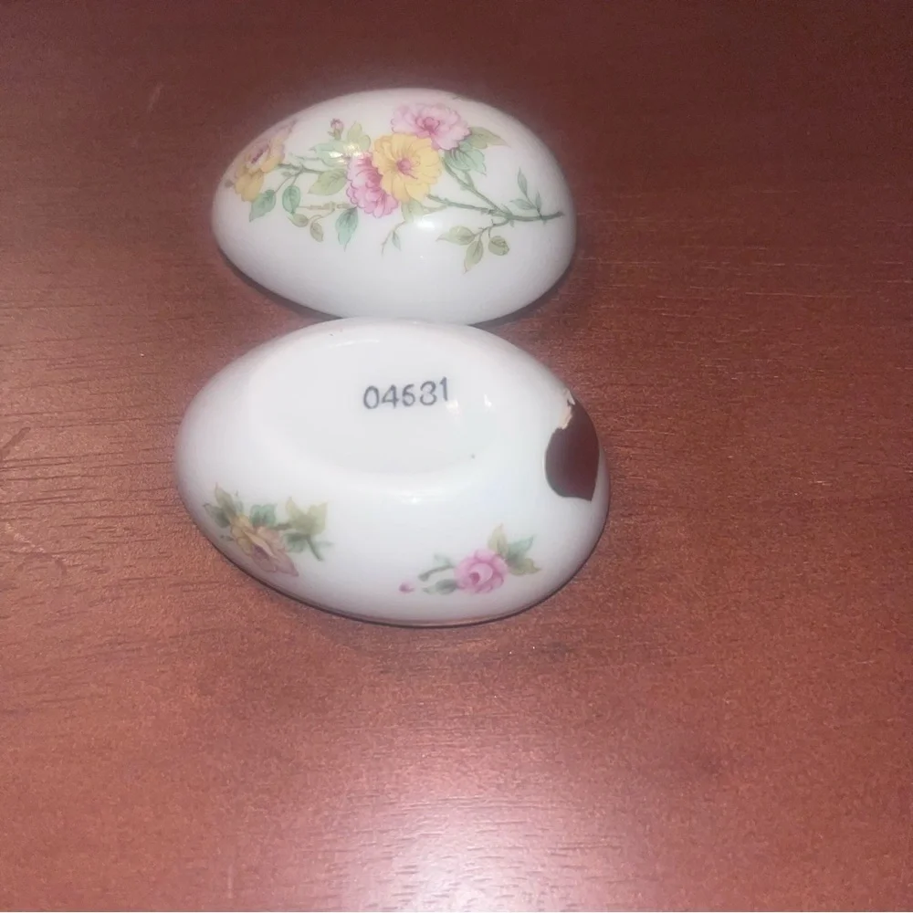 Trinket holder/floral decorative egg